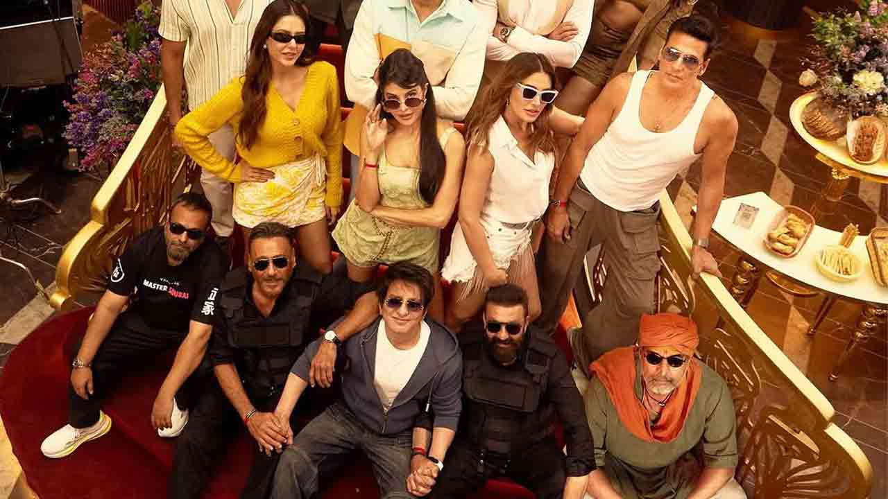Star-Studded Group Picture from Housefull 5 Grows Excitement