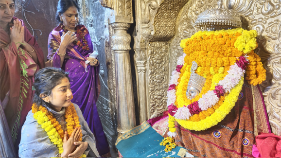 Sai Pallavi visits Kashi Vishwanath and Annapurna Temple in Varanasi