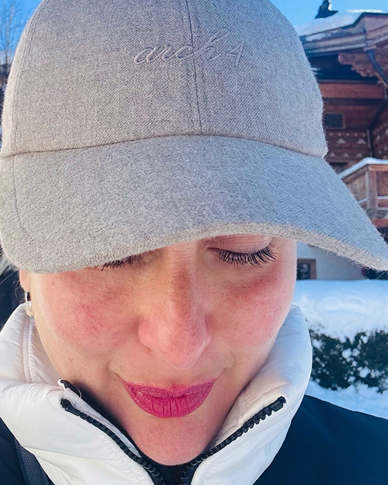 Kareena Kapoor's Year-End Selfie Marathon: Can't Stop, Won't Stop!