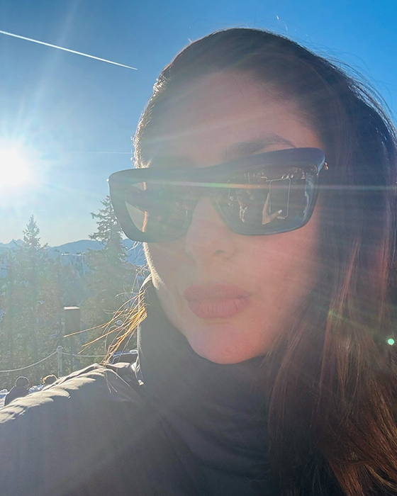 Kareena Kapoor's Year-End Selfie Marathon: Can't Stop, Won't Stop!