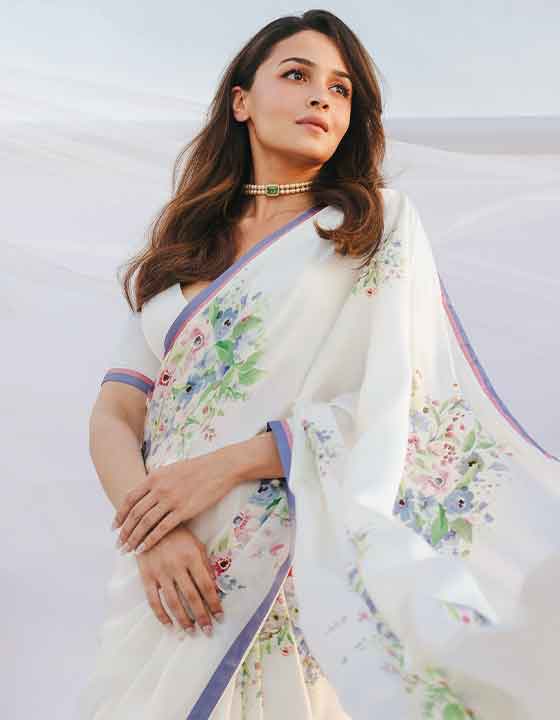 Alia Bhatt Wows in Timeless Retro Saree, Showcasing Classic Beauty