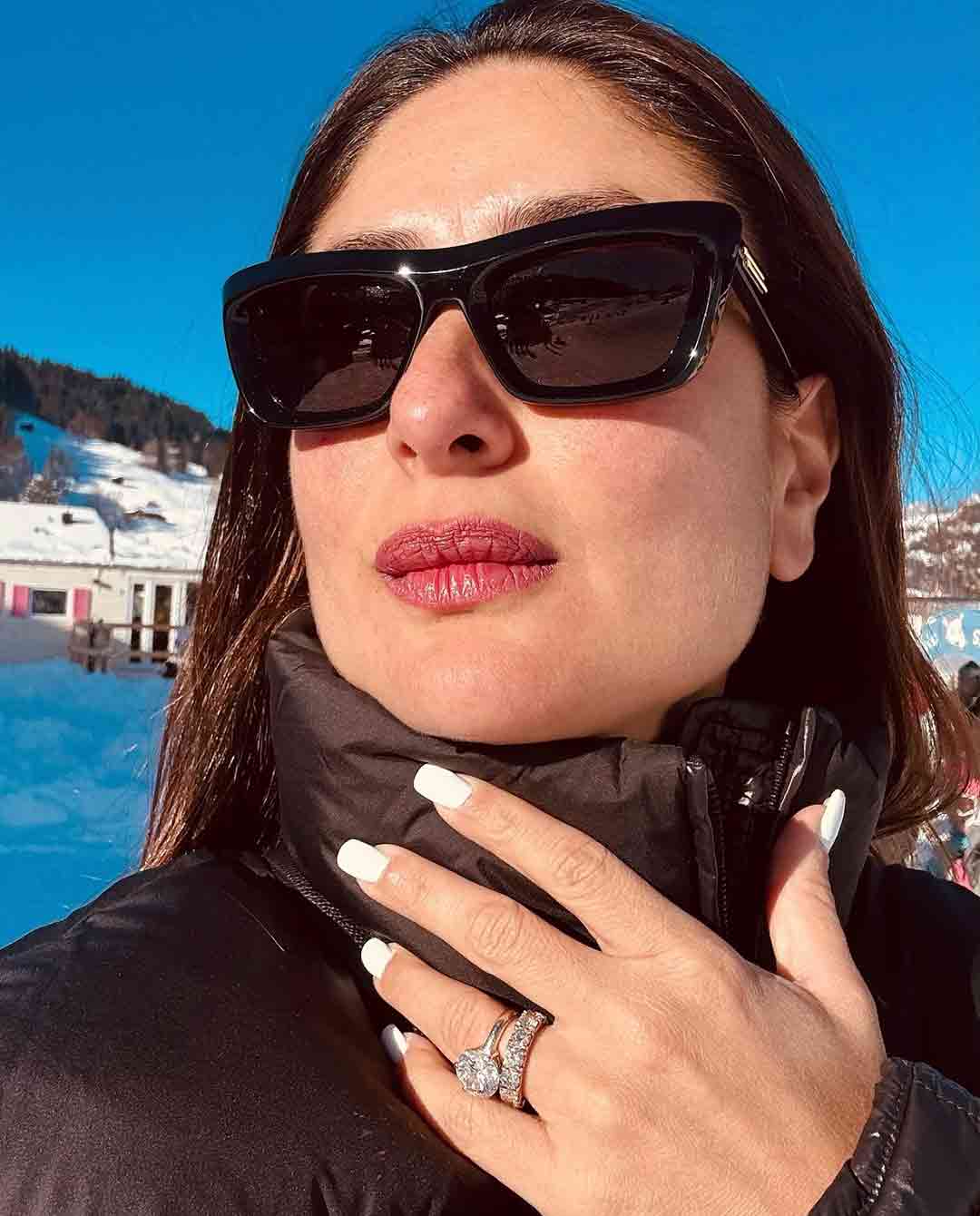 Kareena Kapoor’s Year-End Selfie Marathon: Can’t Stop, Won’t Stop!