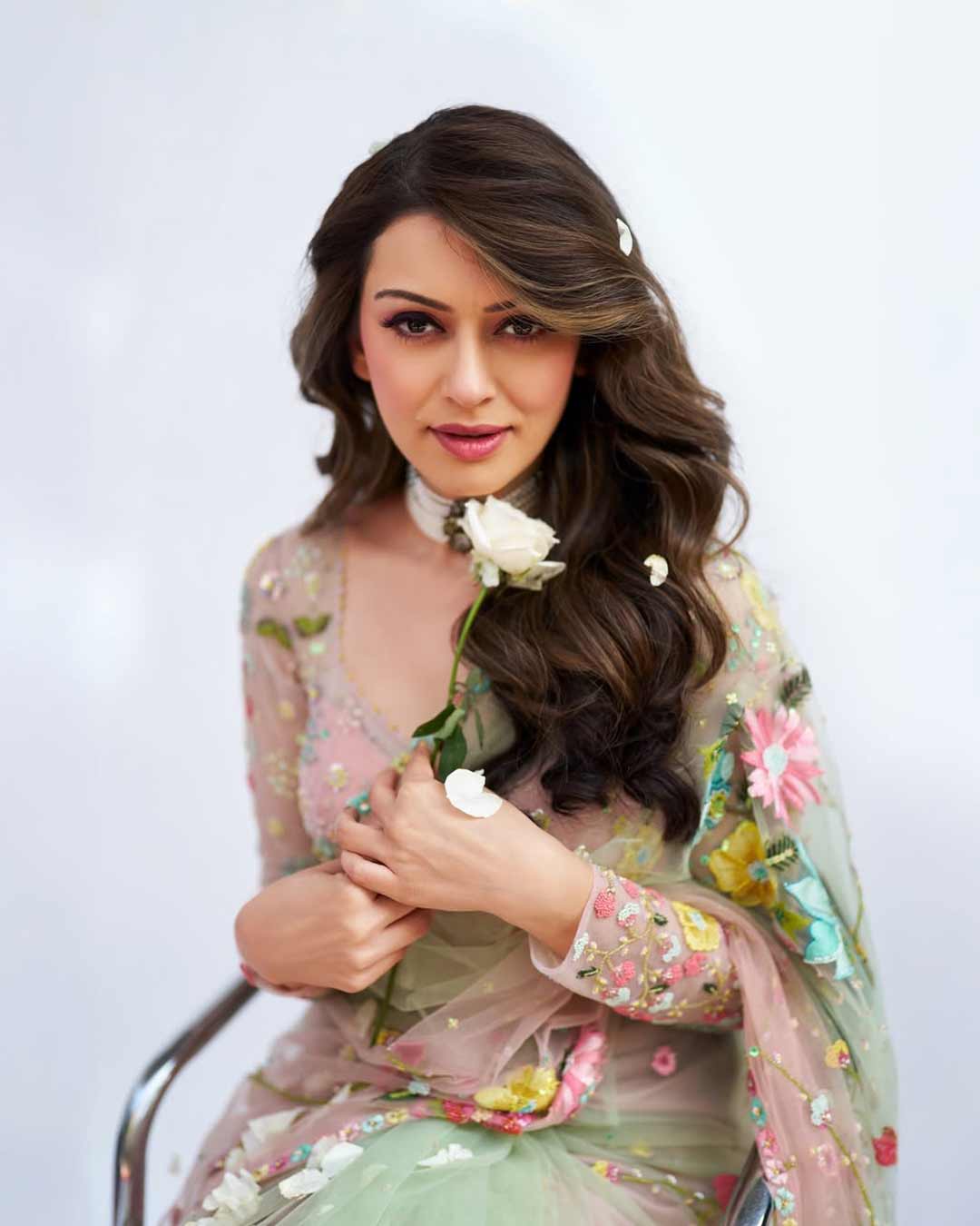 Hansika Motwani Gives Retro Vibes With White Organza