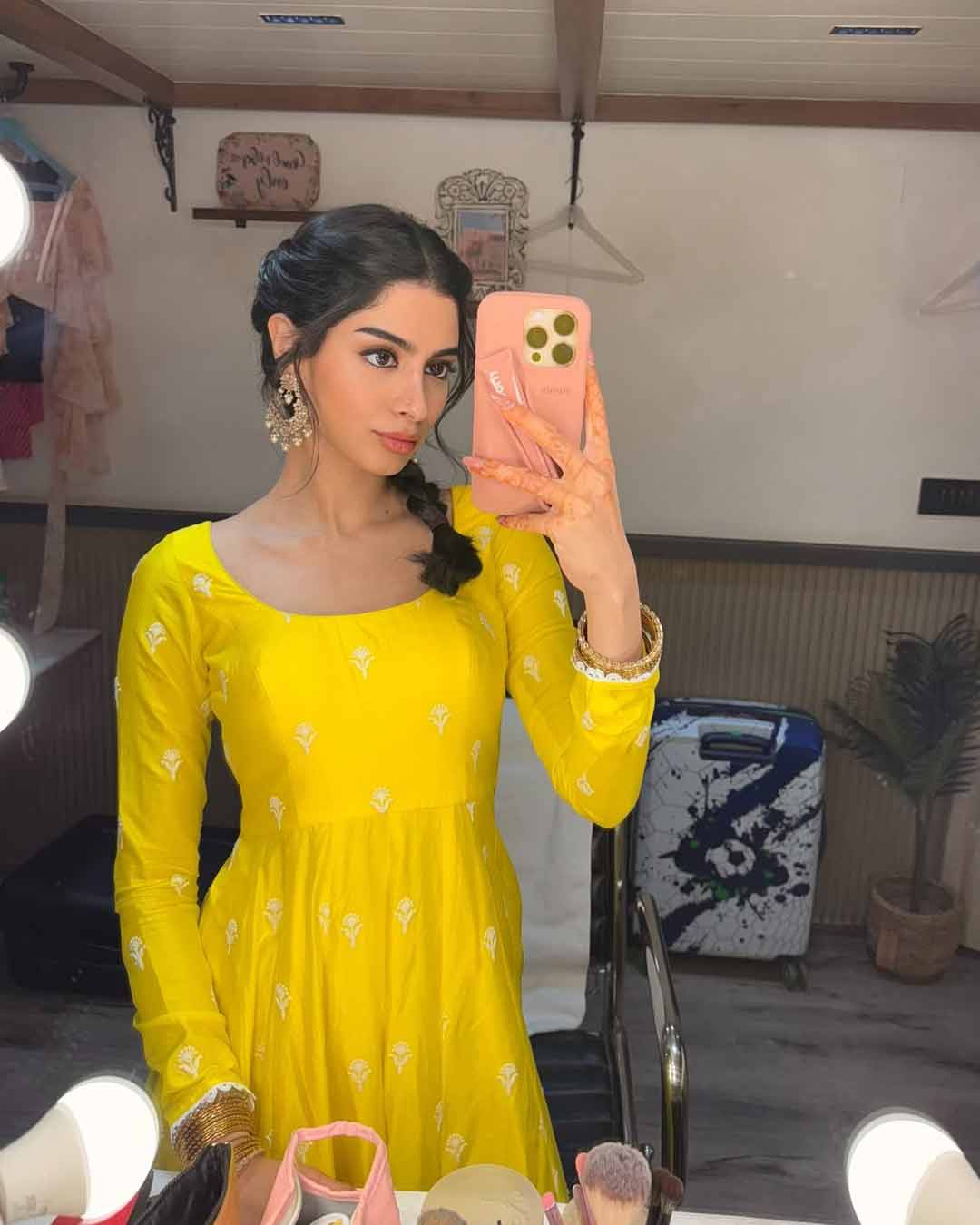 Khushi Kapoor Shares BTS From The Sets Of ‘Loveyapa’
