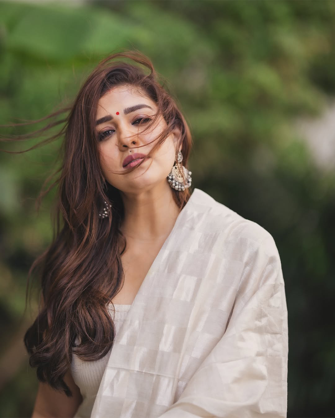 Nayanthara Flaunts Elegant Looks In White Kurti Set