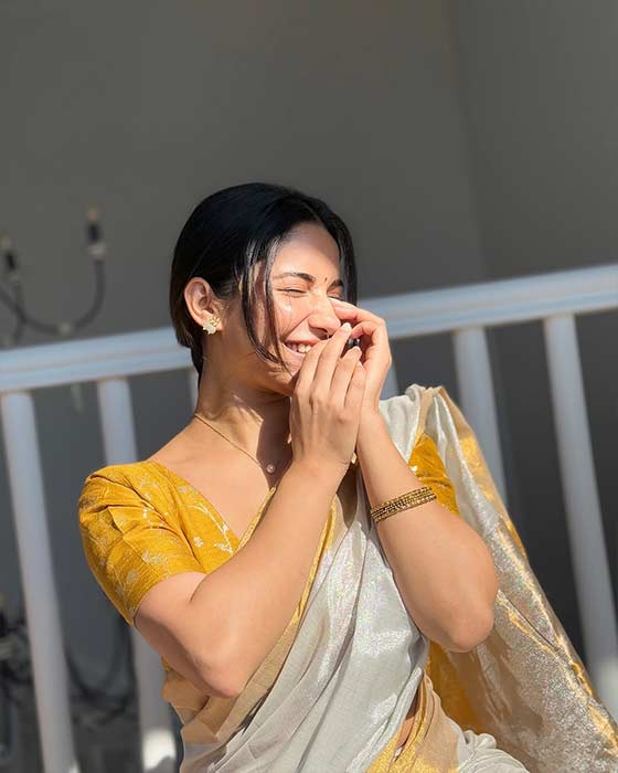 (Image Source: Ruhani Sharma/Instagram)