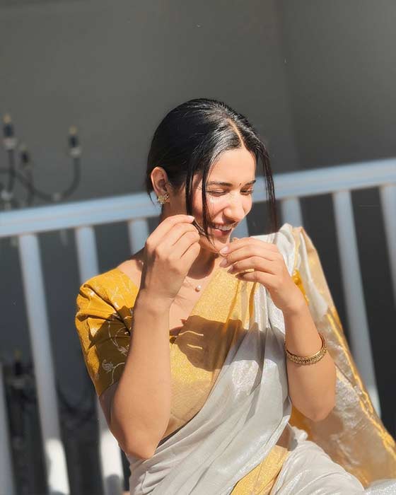 (Image Source: Ruhani Sharma/Instagram)