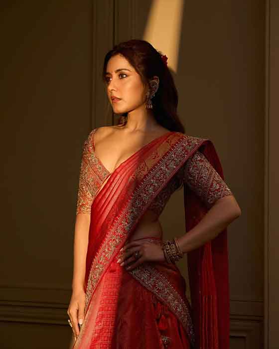 (Image Source: Raashii Khanna/Instagram)