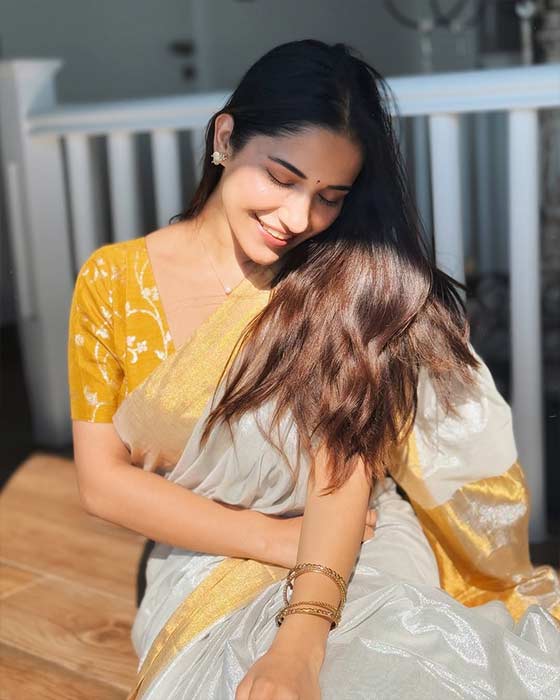 (Image Source: Ruhani Sharma/Instagram)