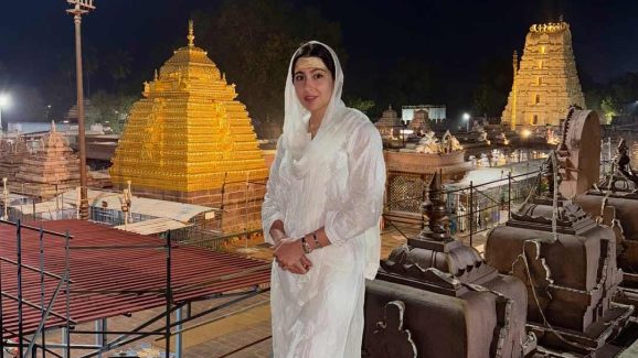 Sara Ali Khan Proves That She Is Hard Core Devotee Of ‘Bolenath’