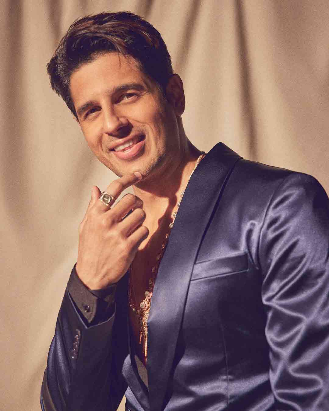 Siddarth Malhotra’s Suit Sensation: Elevating Style and Temperature
