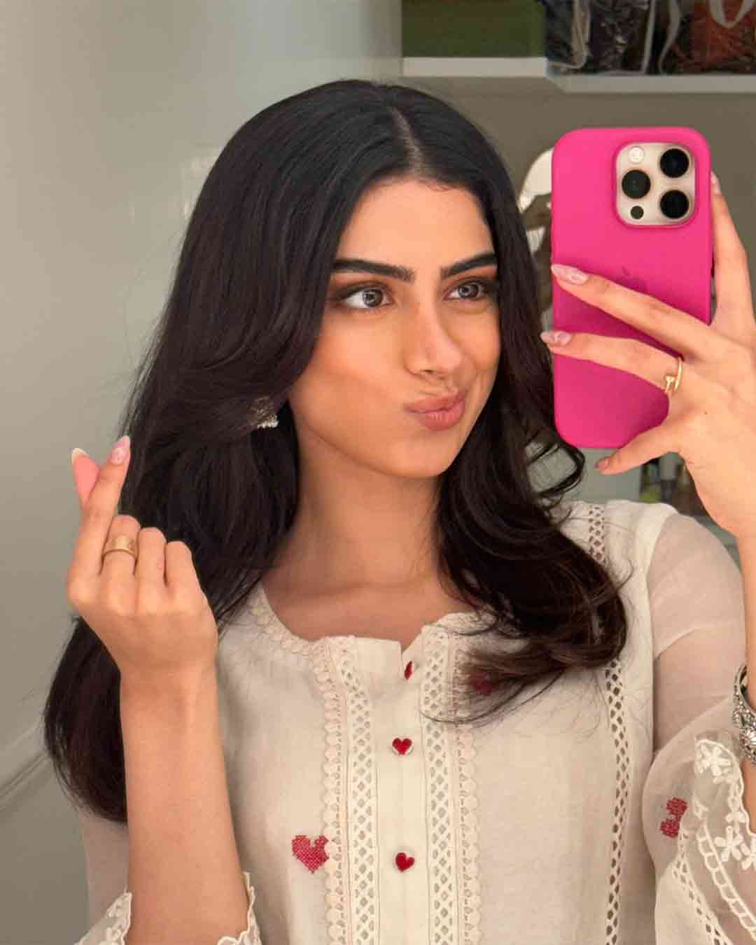 Khushi Kapoor Shares BTS And Teases Fans With Season Of Loveyapa