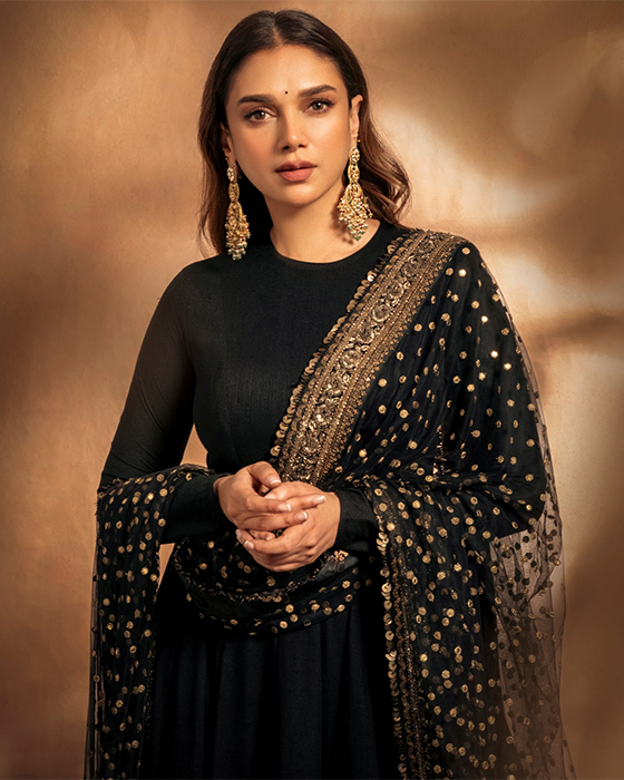 Aditi Rao Hydari's Stunning Black Look Defines Regal Sophistication