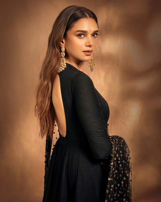 Aditi Rao Hydari's Stunning Black Look Defines Regal Sophistication