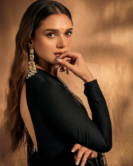 Aditi Rao Hydari's Stunning Black Look Defines Regal Sophistication