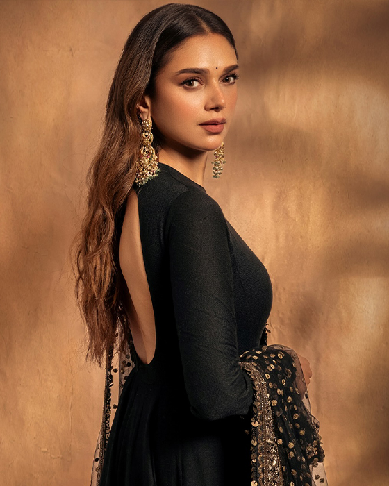 Aditi Rao Hydari's Stunning Black Look Defines Regal Sophistication