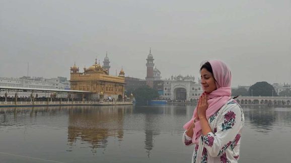 Ananya Panday Vists Golden Temple to Seek Blessings