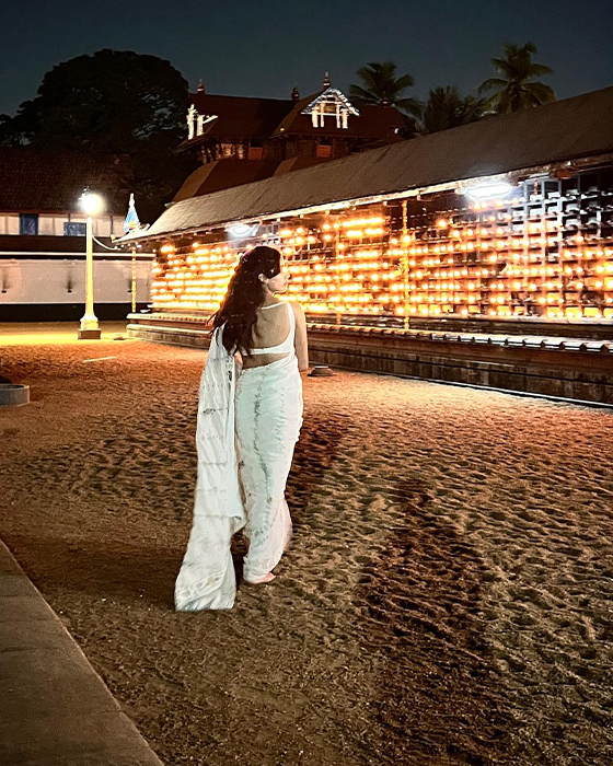 Janhvi Kapoor Stuns Fans with Her White Saree Look from Vacation