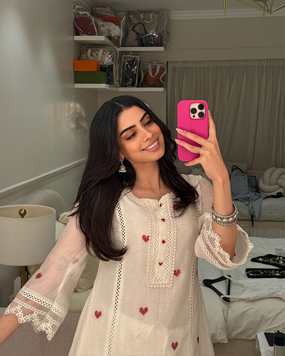Khushi Kapoor Shares BTS And Teases Fans With Season Of Loveyapa