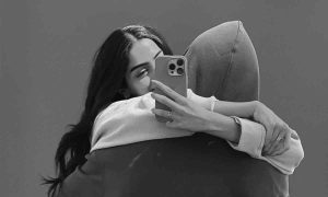 Khushi Kapoor's Hug with Mystery Man: Fans Ask - Ibrahim or Vedang?