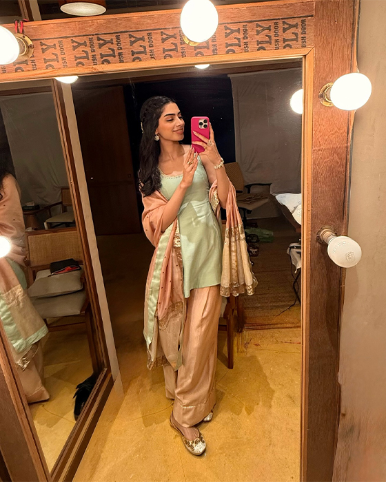 Khushi Kapoor's Elegant Looks: A Beautiful Photo Collection