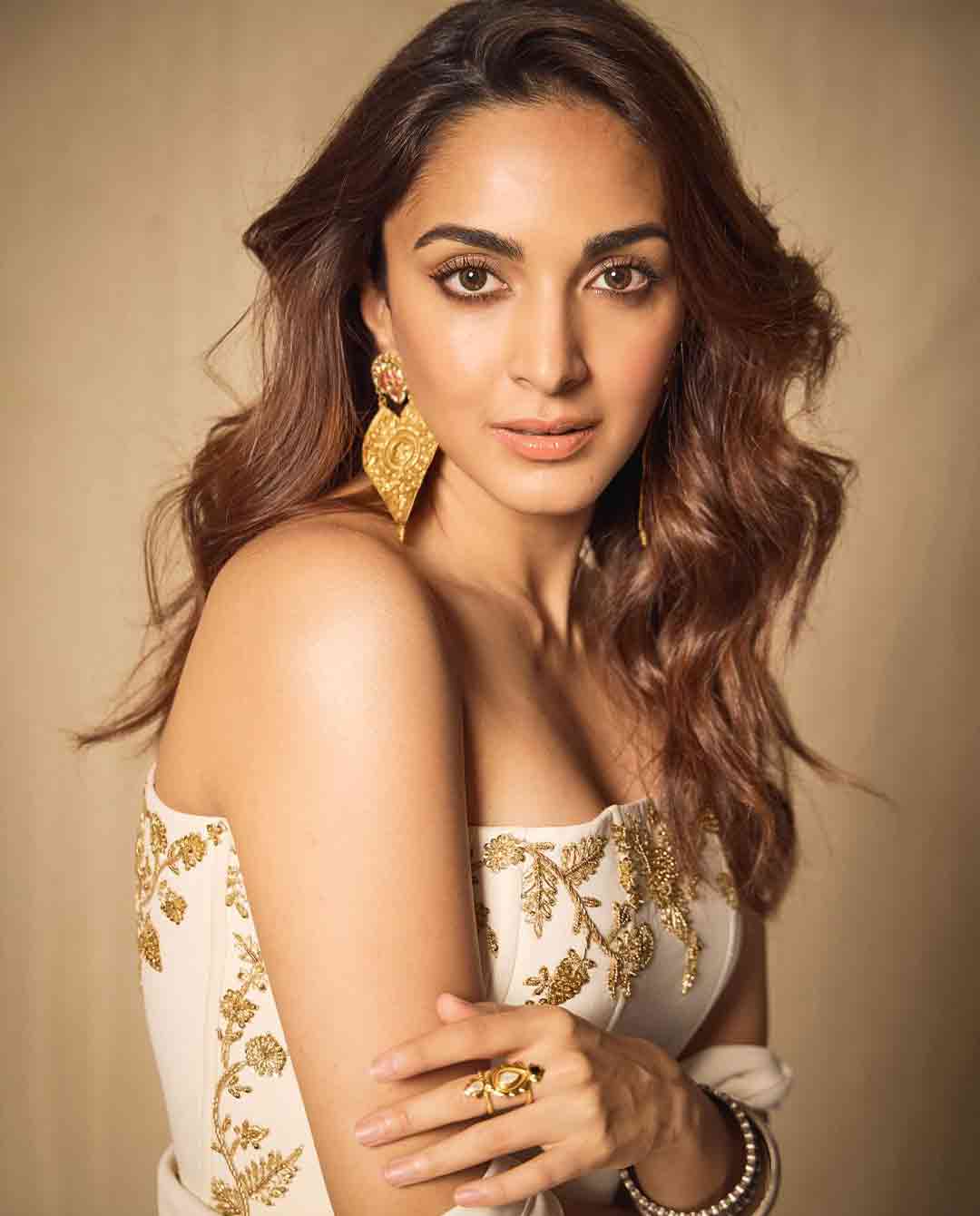 Kiara Advani’s Chic White Corset Look at ‘Game Changer’ Promotion