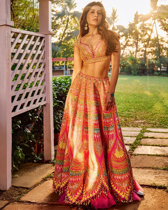 Raashii Khanna Dazzles in Latest Photoshoot: Beauty and Style on Display!