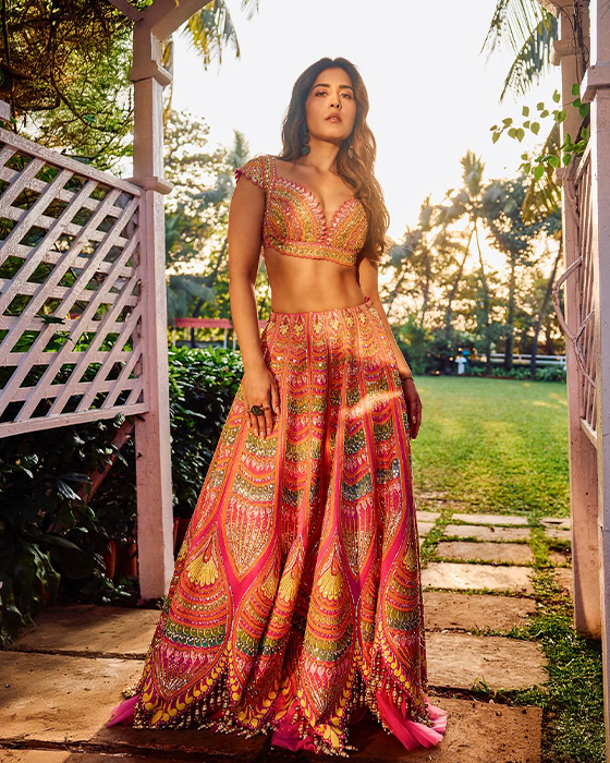 Raashii Khanna Dazzles in Latest Photoshoot: Beauty and Style on Display!