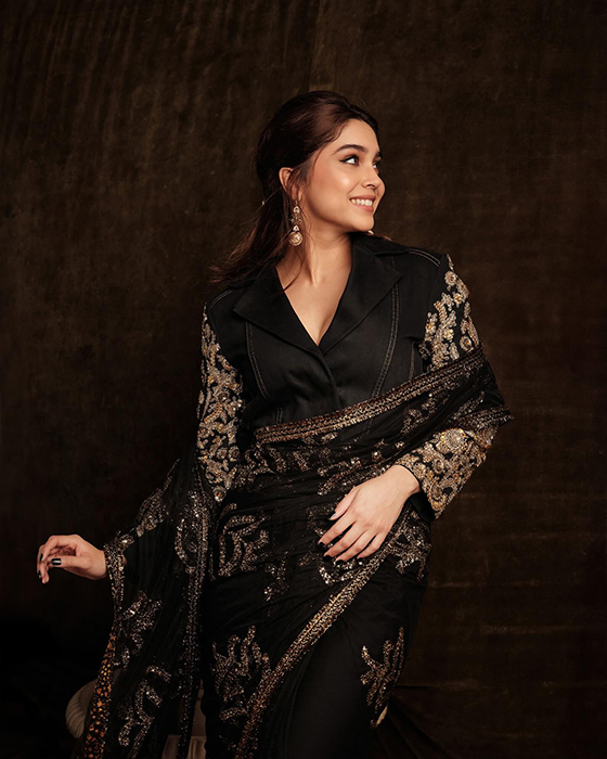 Sharvari Wagh Redefines Fashion in a Black Saree at Sabyasachi's Event