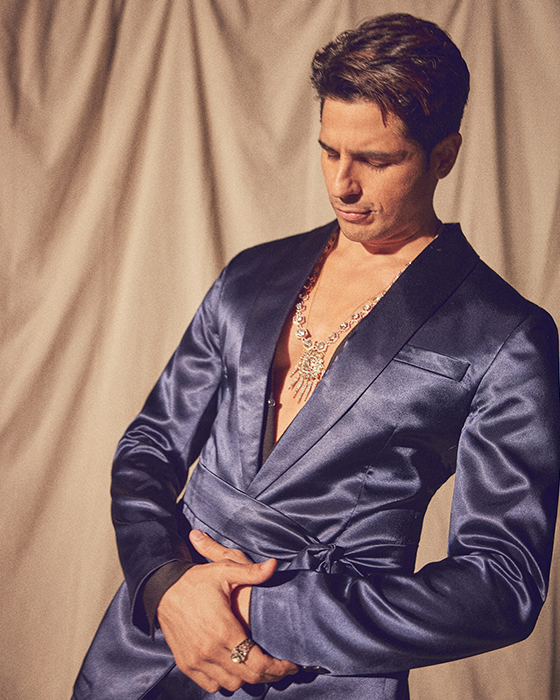 Siddarth Malhotra's Suit Sensation: Elevating Style and Temperature