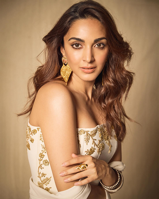 Kiara Advani's Chic White Corset Look at 'Game Changer' Promotion