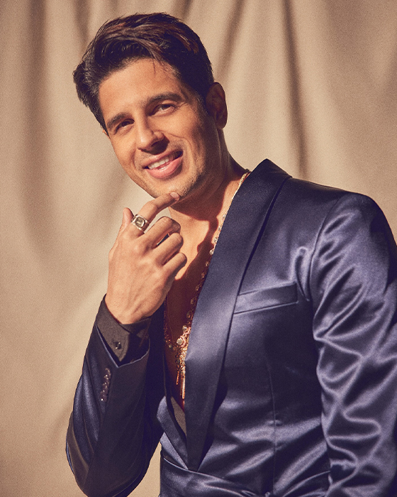 Siddarth Malhotra's Suit Sensation: Elevating Style and Temperature