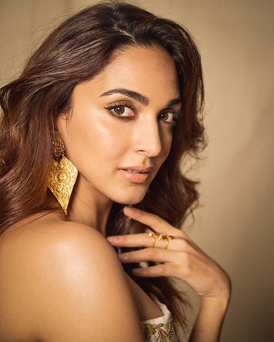 Kiara Advani's Chic White Corset Look at 'Game Changer' Promotion