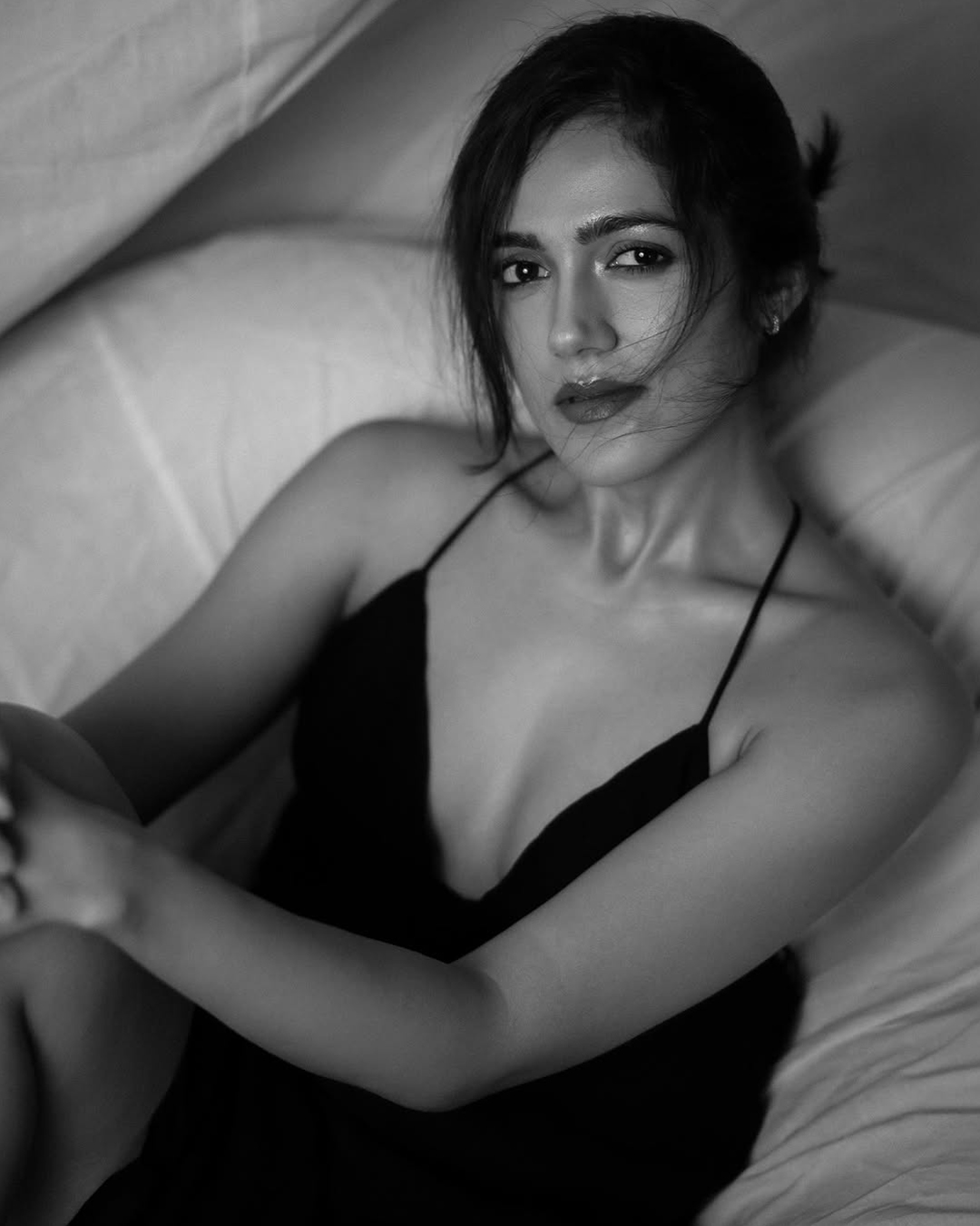 Actress Simran Choudhary in New Glamorous Stills, take a look at it