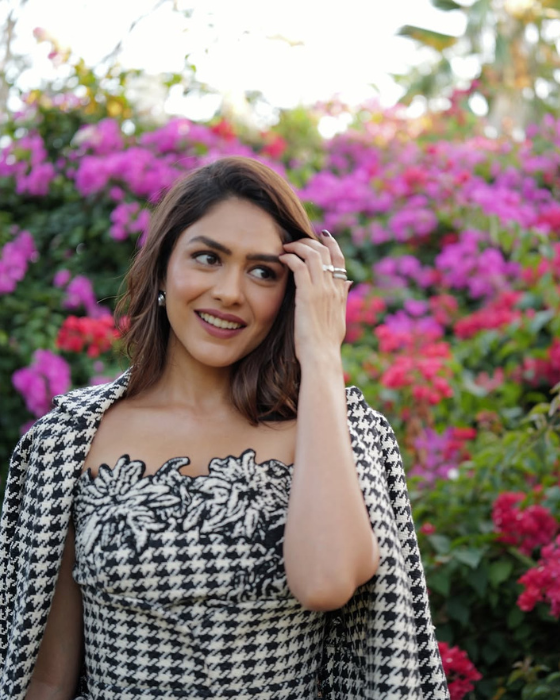 Mrunal Thakur 2