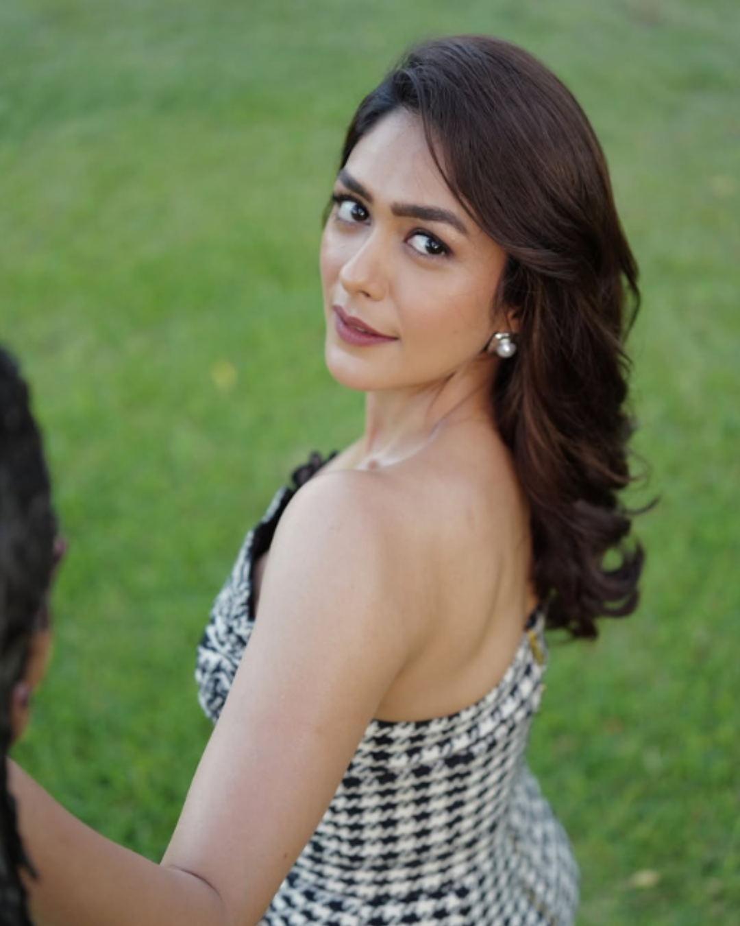 Mrunal Thakur Flaunts her beauty in Black and white: ‘she’s Custom’