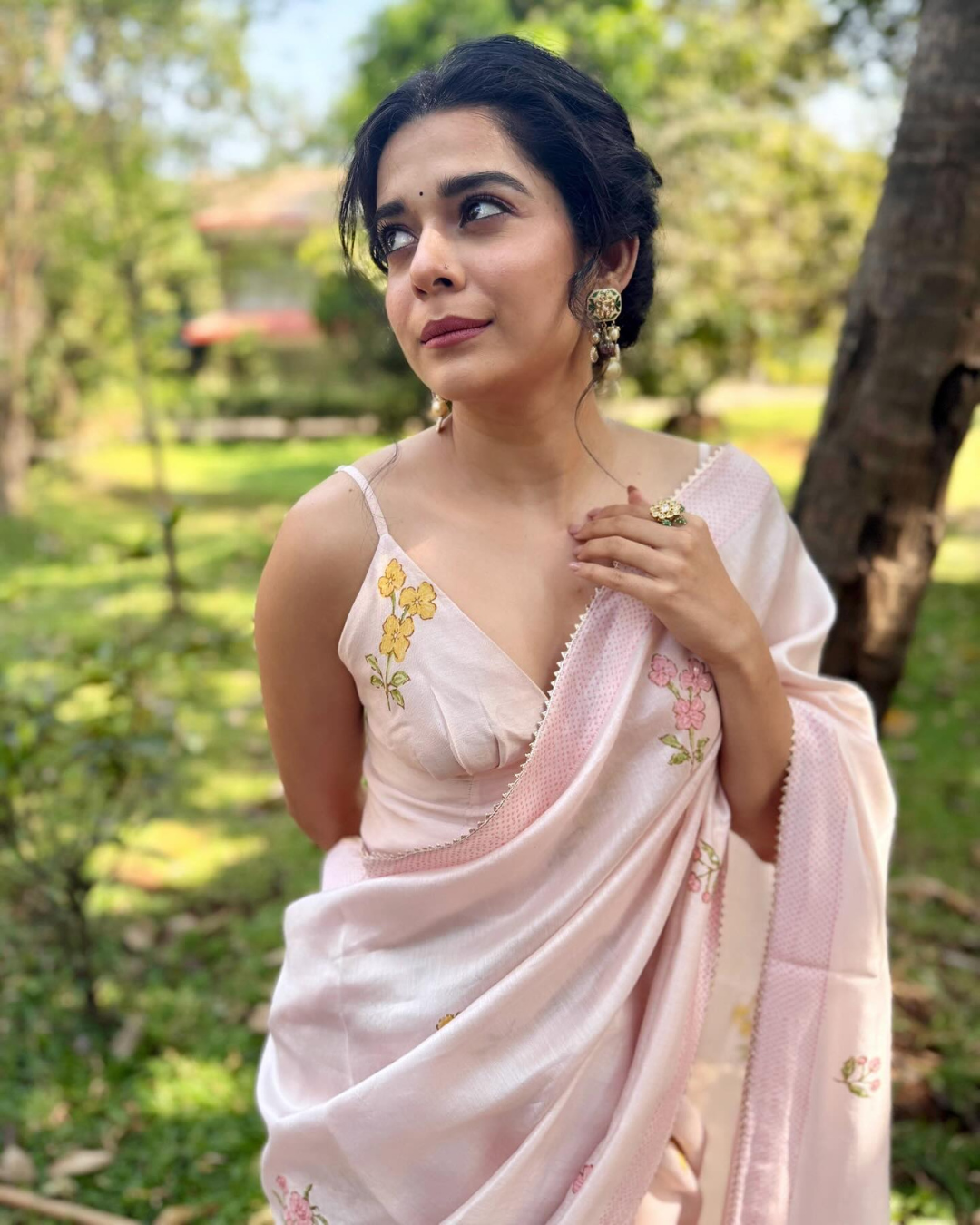 Easy Breezy: Mithila Palkar’s effortless saree look!