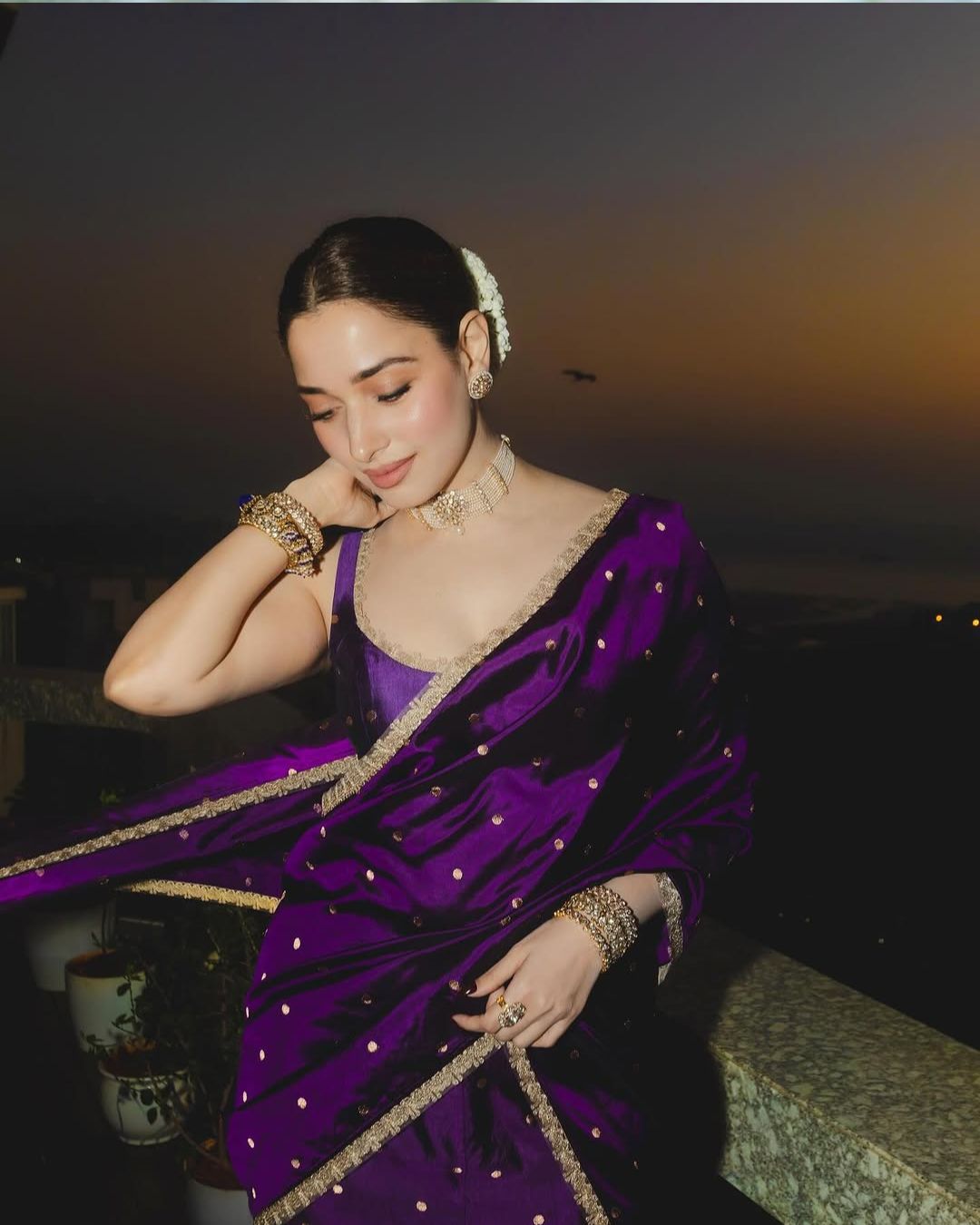 B-Town queen Tamanna is looking gorgeous in Purple sari, Take a look at it