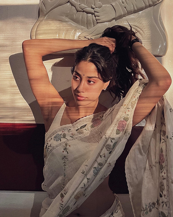 Janhvi Kapoor's Latest Promotional Pics: Fans Eagerly Await Film Release!
