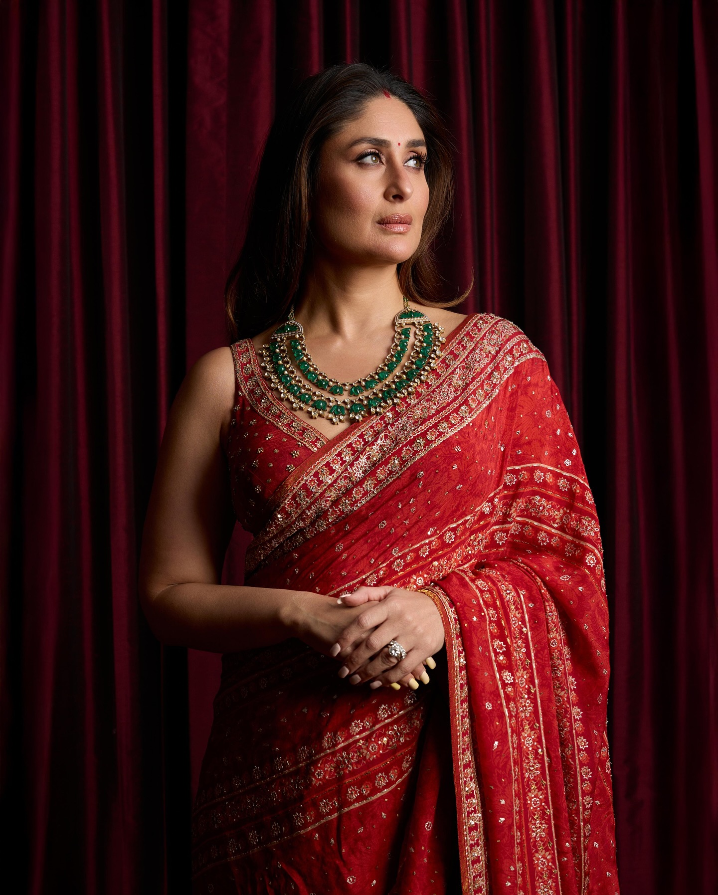Kareena Kapoor's Red Saree: A Showstopper at the Wedding
