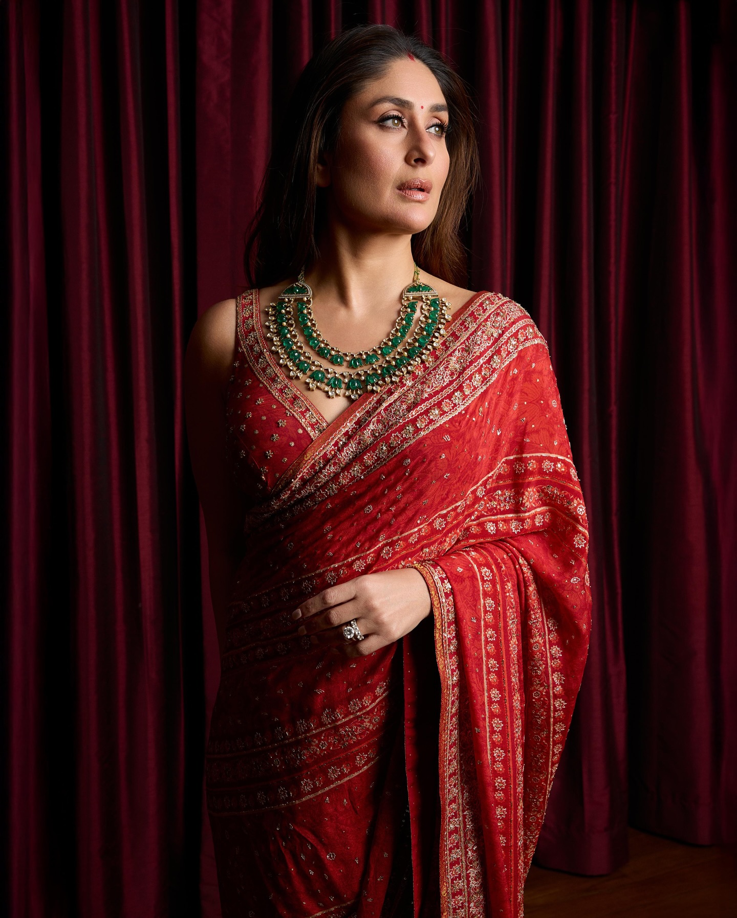 Kareena Kapoor's Red Saree: A Showstopper at the Wedding