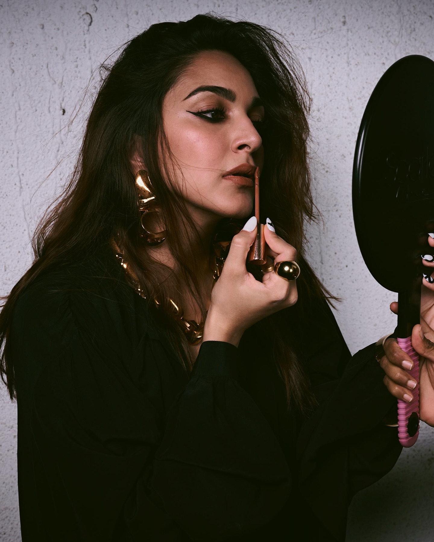 Kiara Advani's Glamorous Black Outfit Steals the Spotlight