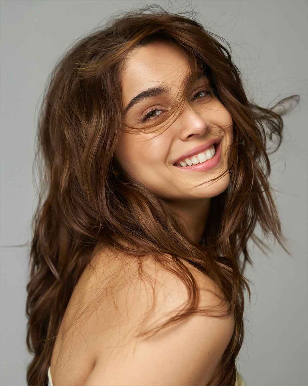 Sharvari Wagh’s Effortlessly Soft Glam Look Steals the Spotlight!