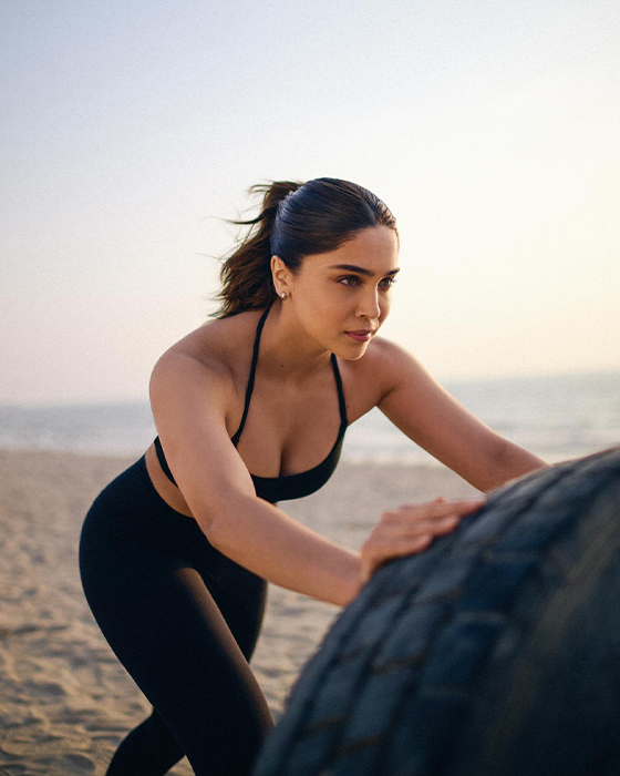 Sharvari Wagh Share Breath-Taking Workout Pictures for Monday motivation