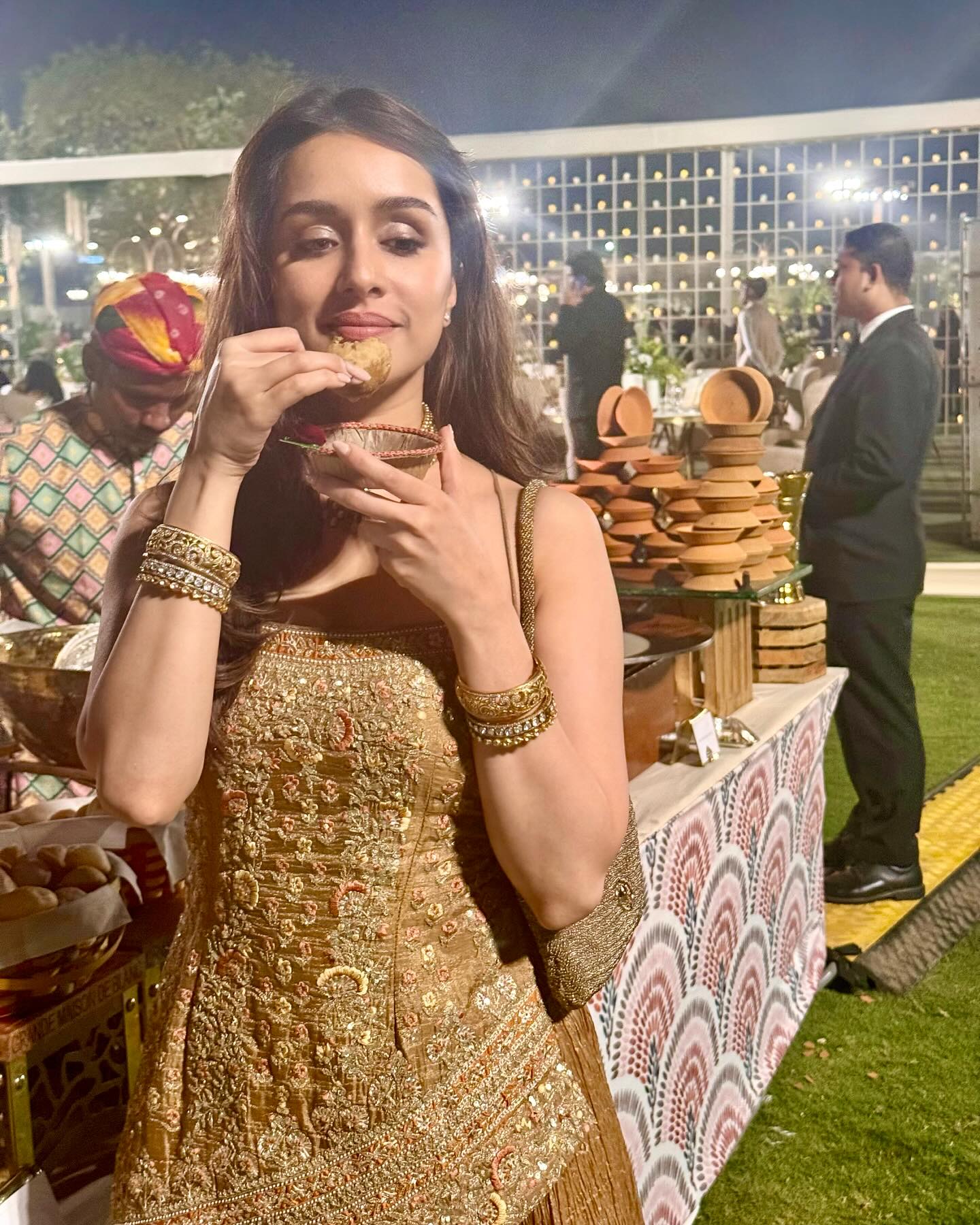 Shraddha Kapoor's Latest Pics: A Glimpse into Her Foodie Side