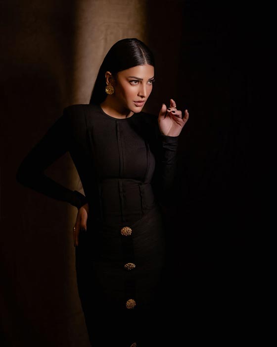 Shruti Hassan's Love for Black Outfits: Recent Pics Tell the Story