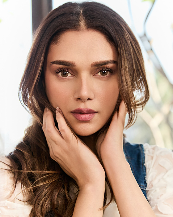 Aditi Rao Hydari Exudes Chic Look In Style, take a look at pics