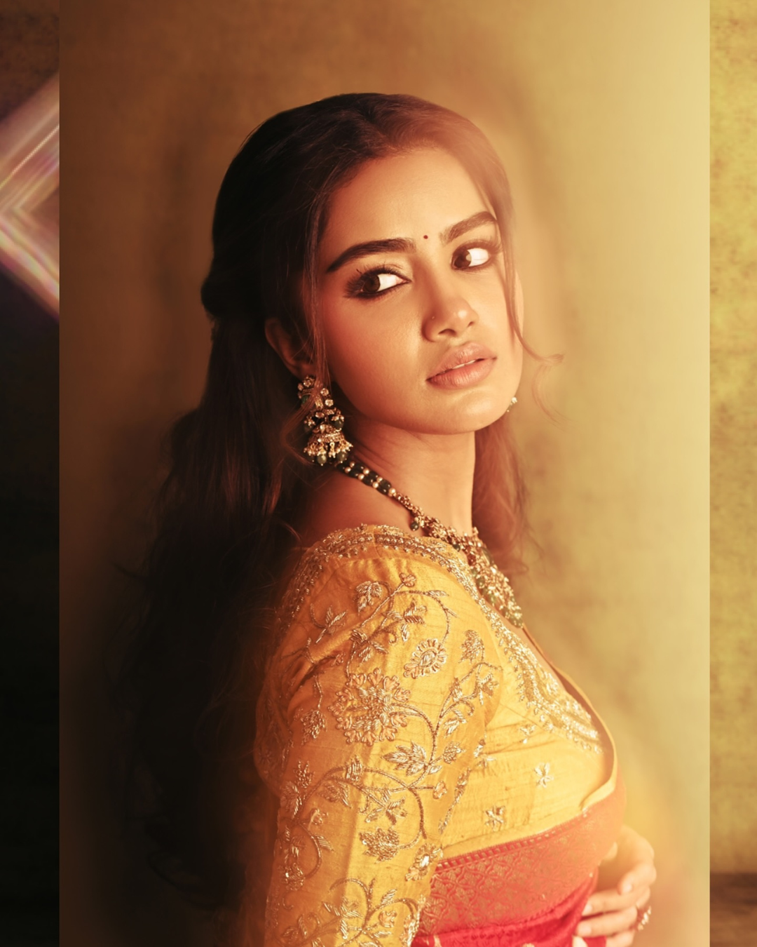 Back to Vintage! Anupama Parameswaran’s dreamy saree look