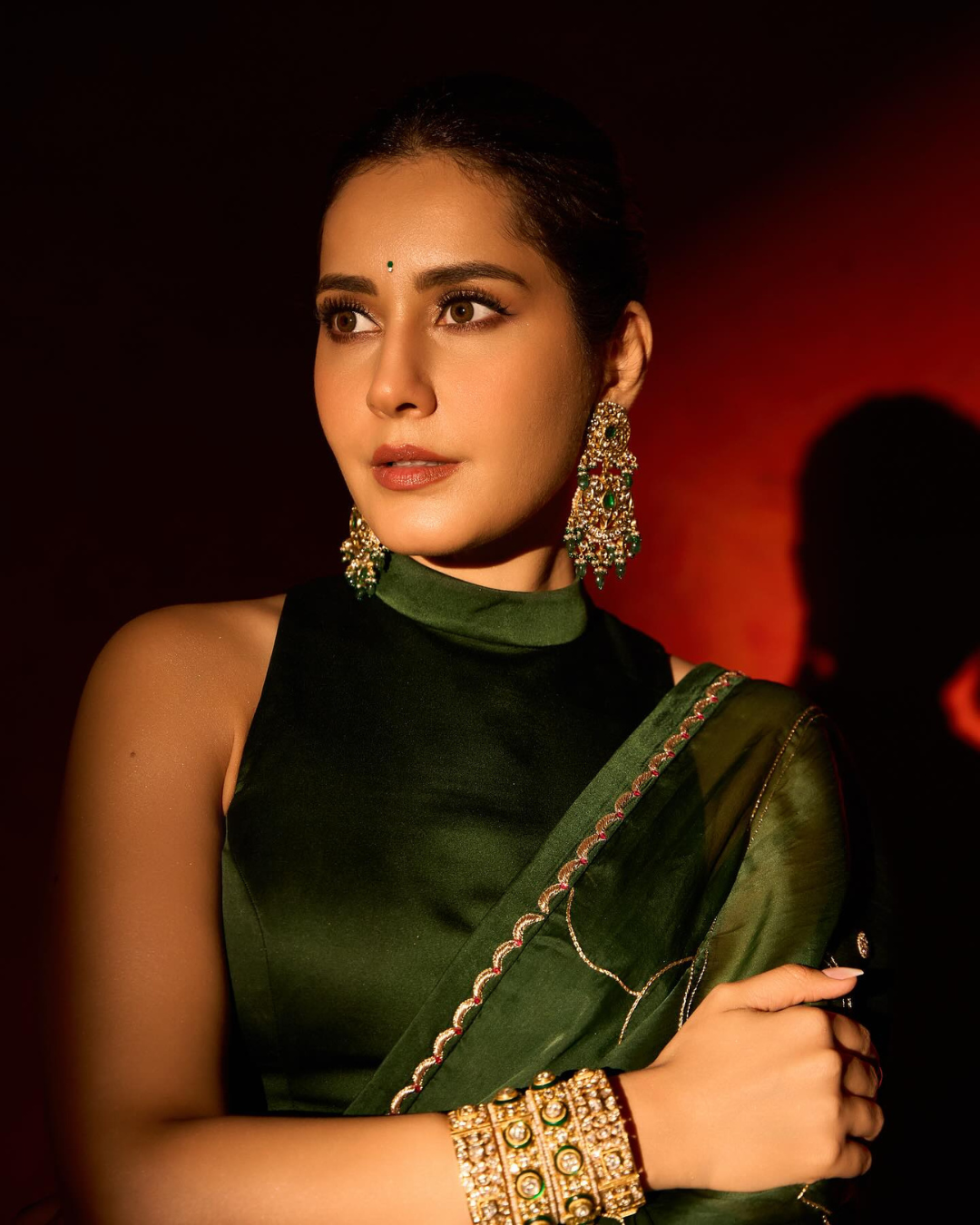 Stealing Hearts! Raashi Khanna’s Ethnic look in Green.