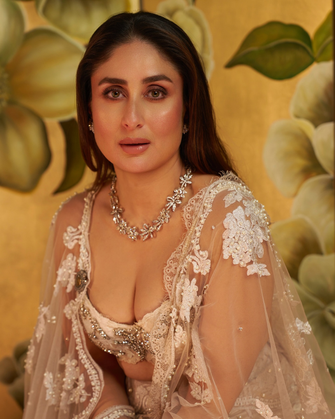 Kareena Kapoor latest Pics: Subtle hues, bold impressions